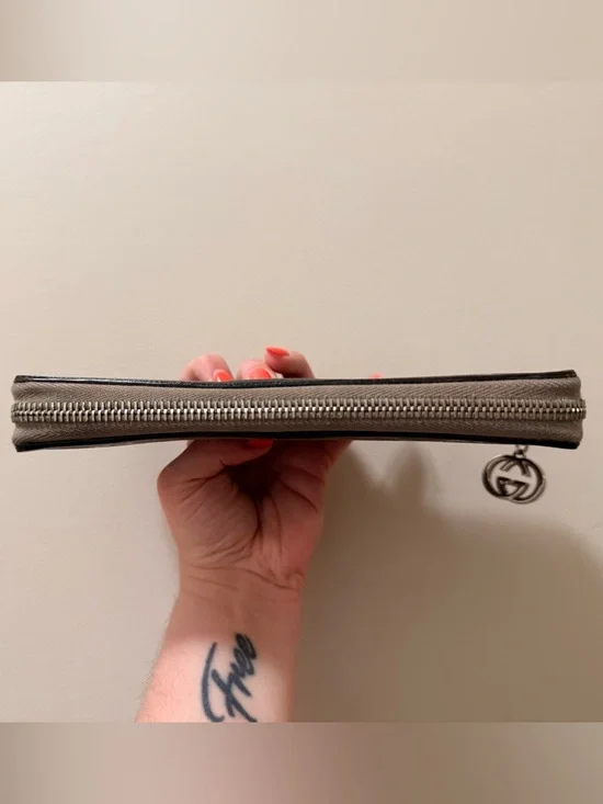 *Authentic* Gucci - Monogram Zippy Wallet - Picture 5 of 15